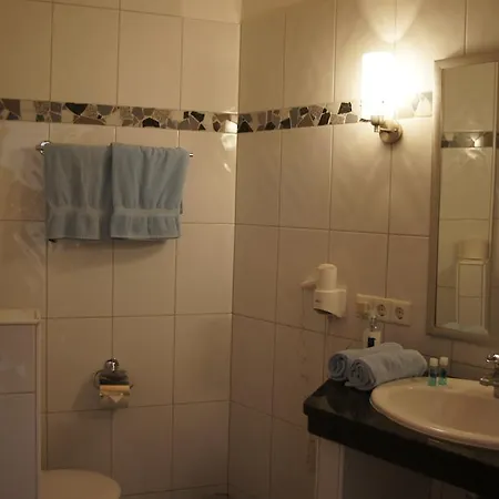 Hotel Zum Adler - Wahlwies-3 Km Z Bodensee Geoeffnet - Rest-mo-di-geschl 3*