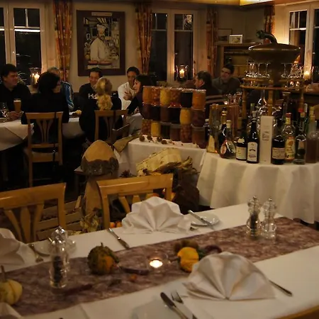 ホテル Zum Adler - Wahlwies-3 Km Z Bodensee Geoeffnet - Rest-mo-di-geschl シュトックアッハ