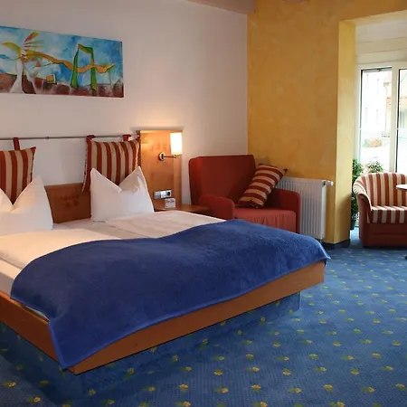 ホテル Zum Adler - Wahlwies-3 Km Z Bodensee Geoeffnet - Rest-mo-di-geschl 3*